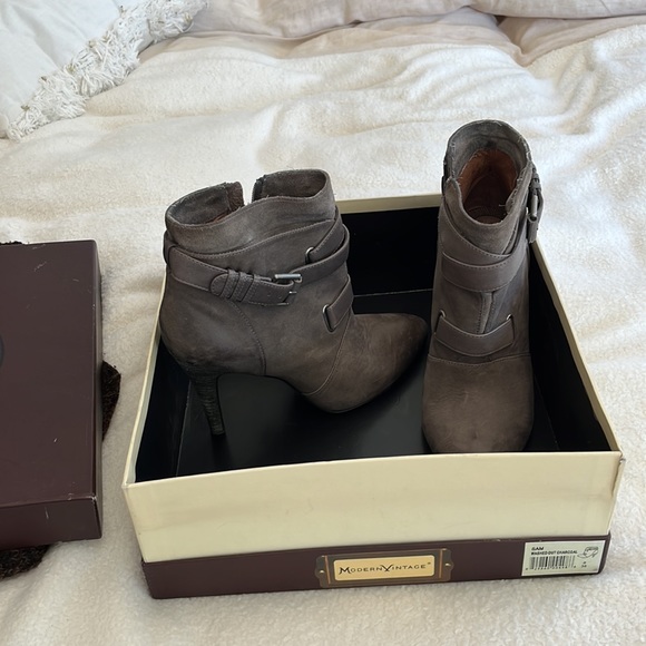 Designer bundle!! - Picture 9 of 16